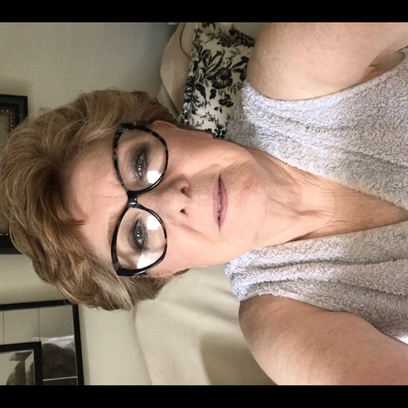Poshmark profile picture for @mapping